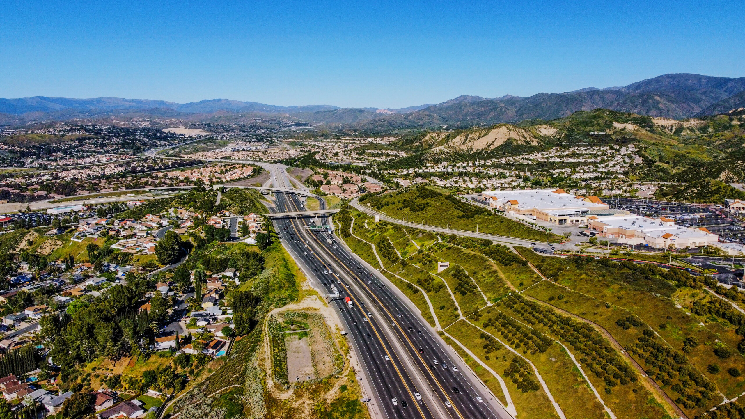 Aerial view of Santa Clarita, showcasing neighborhoods where Chris Faber Public Adjusters offers insurance claim support.